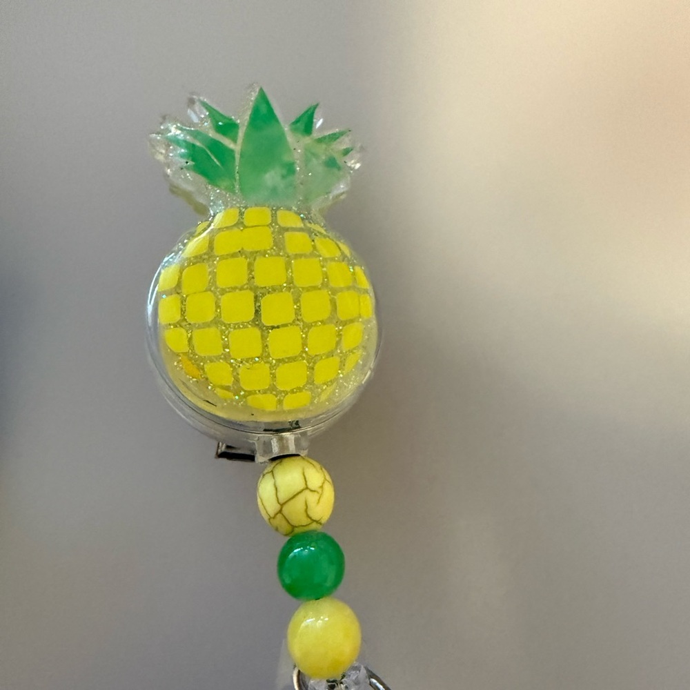 Pineapple Badge Reel with Green and Yellow Beads